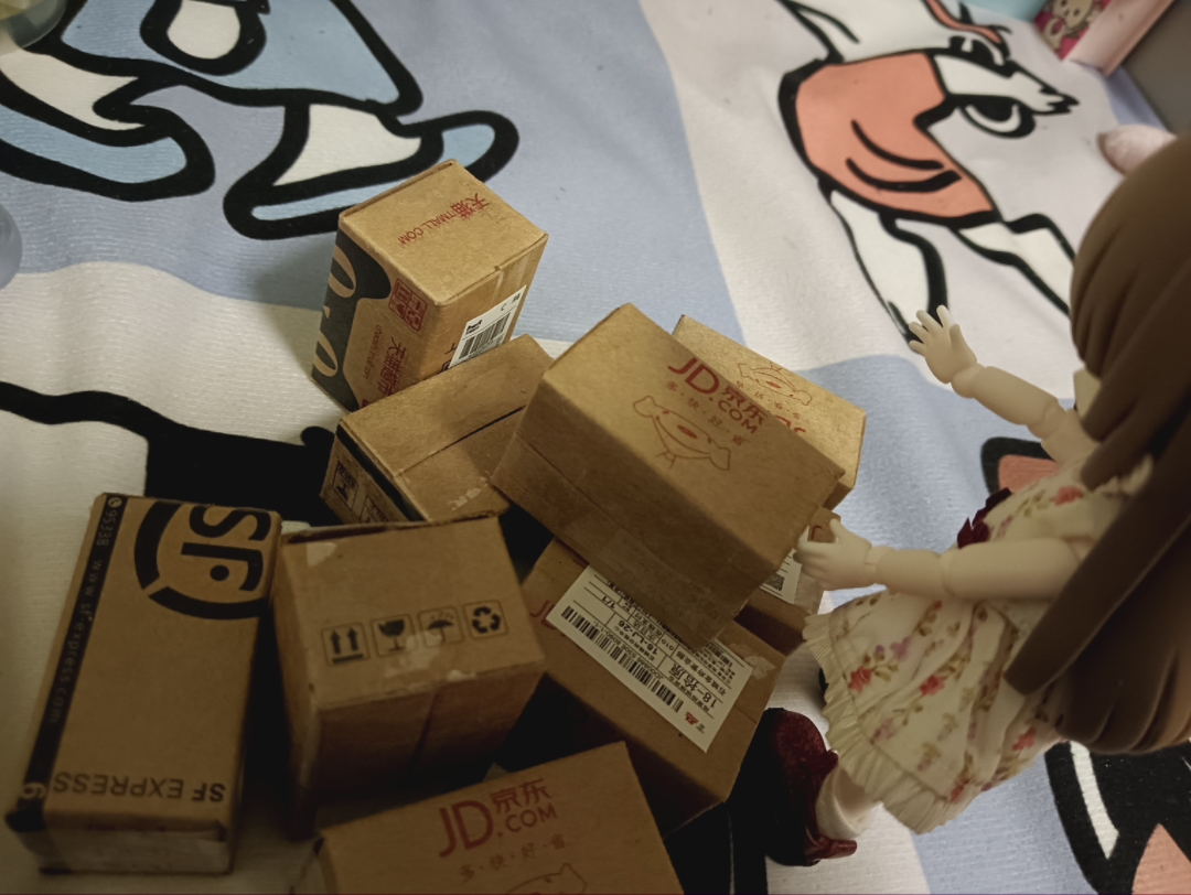 【爱卡酱】爱卡酱买了一堆快递!绝对不是我去电玩城夹的,绝对不是