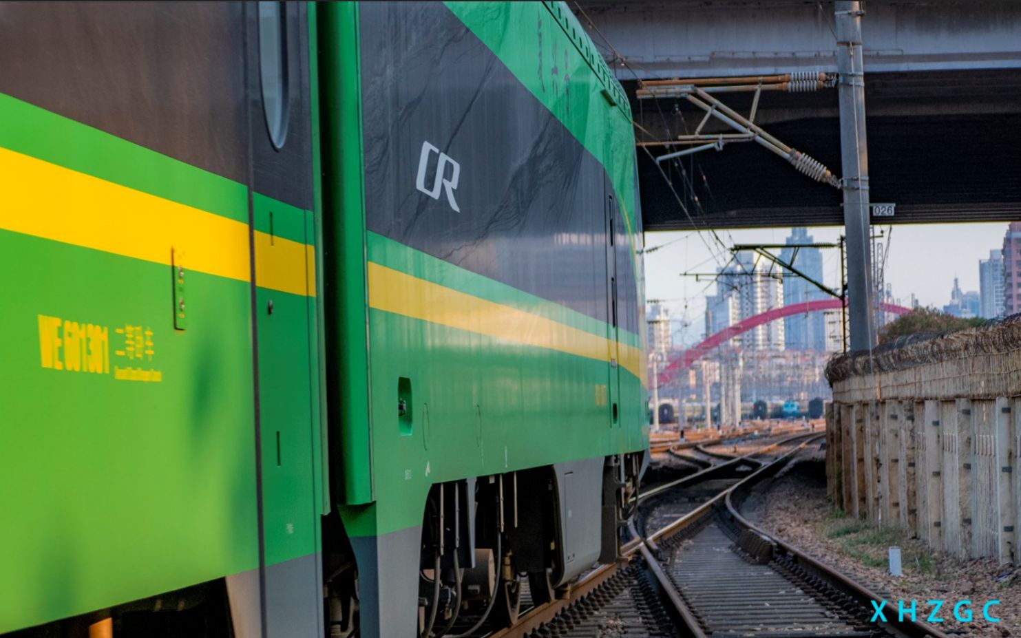 【gsrc】cr200j担当的d727次(北京西->深圳)笋岗站通过_哔哩哔哩_bili