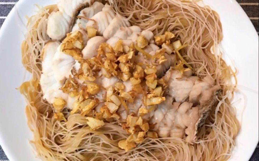 鱼片蒸米粉 steamed fish rice_哔哩哔哩 (゜-゜)つロ 干杯~-bilibili