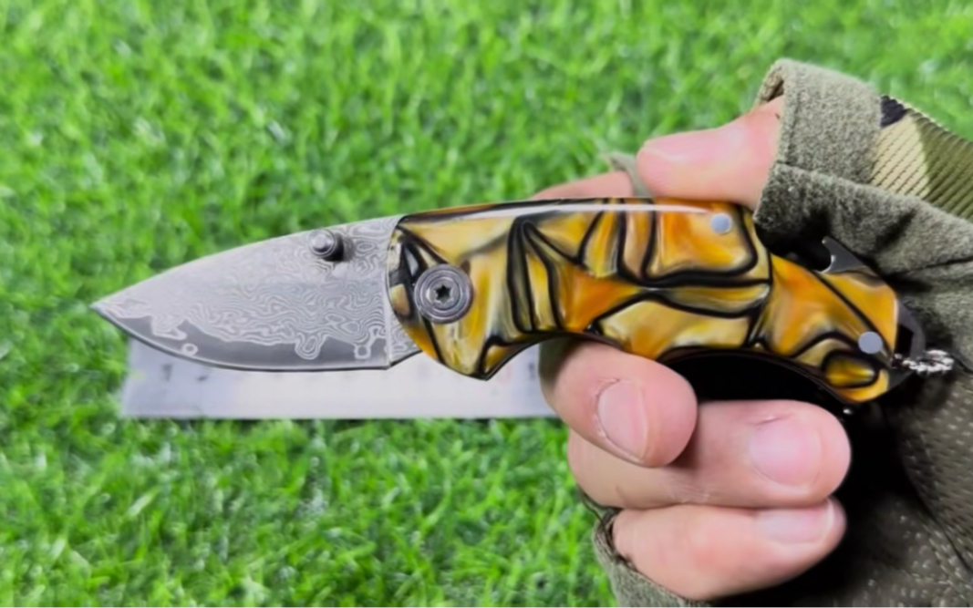 小黑豹大马士革钢折叠刀