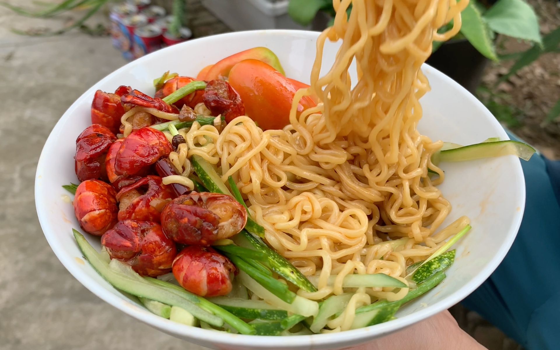 【简野乡村】在家制作小龙虾面,香辣入味,超好吃