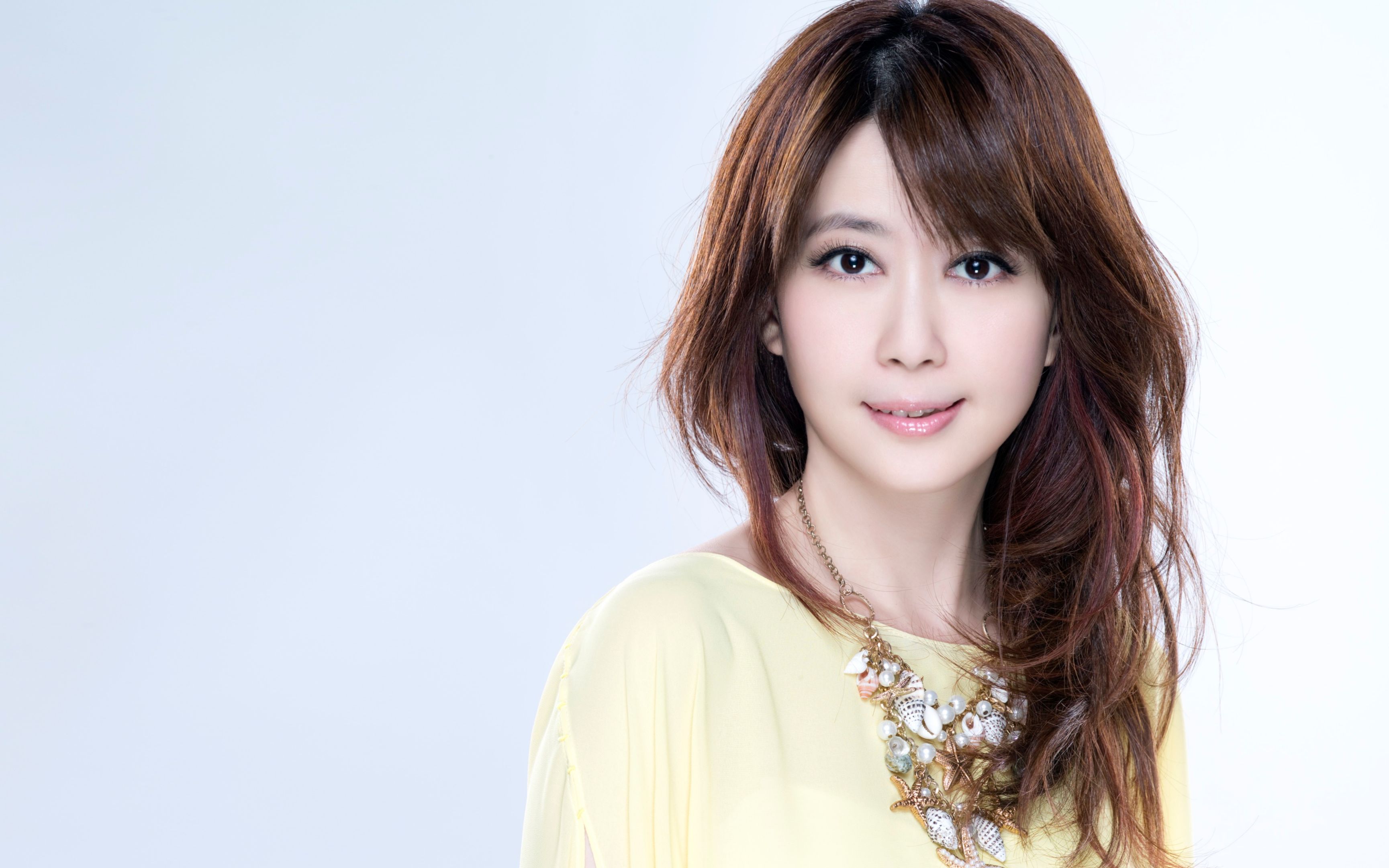 孟庭苇春晚演唱失误,央视帮她收拾残局,为何5年后向资本妥协?