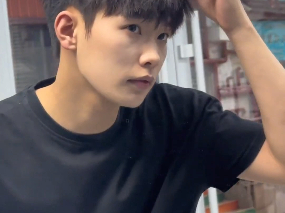 男生少年感烫发