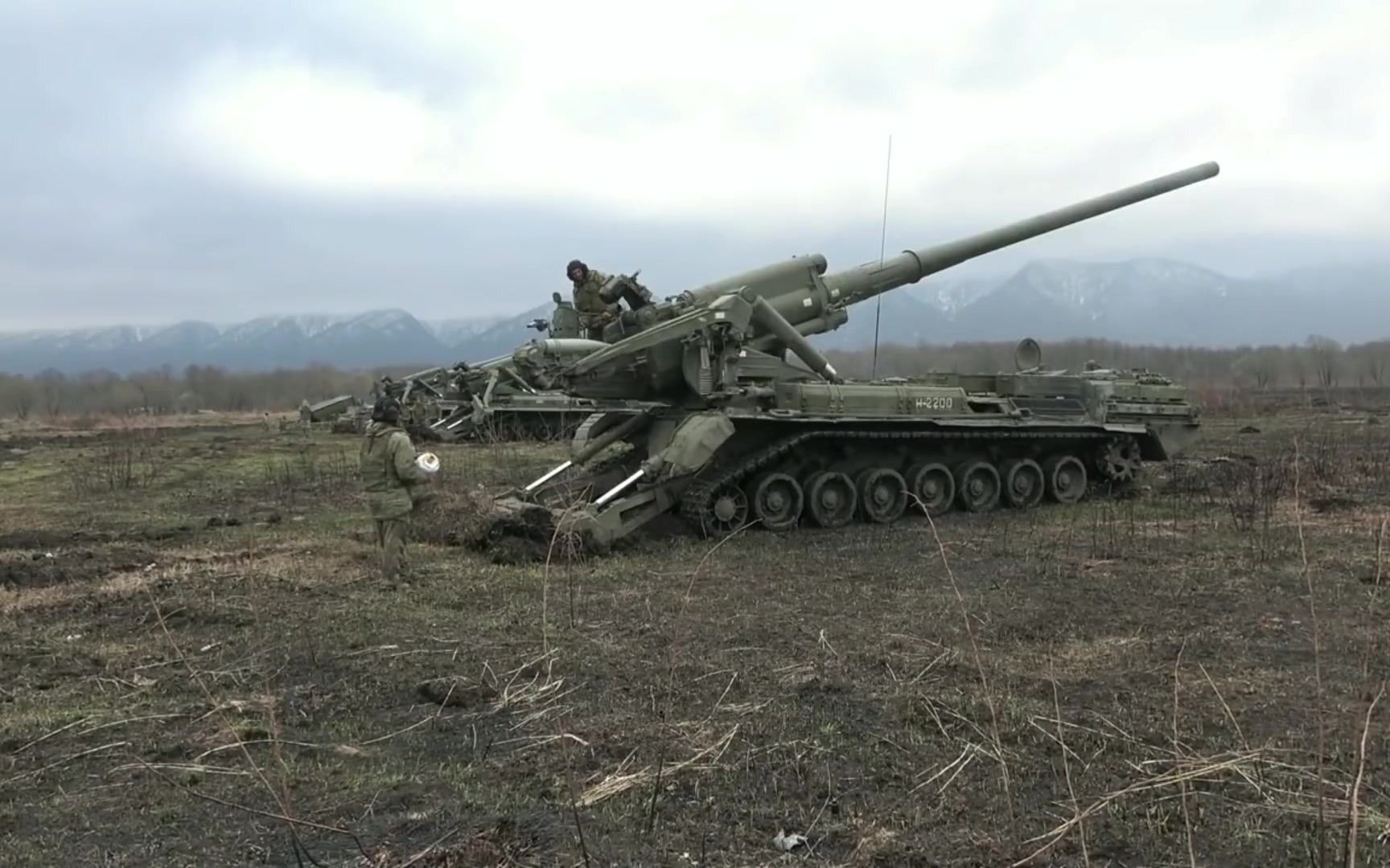 240毫米榴弹炮俄罗斯图片