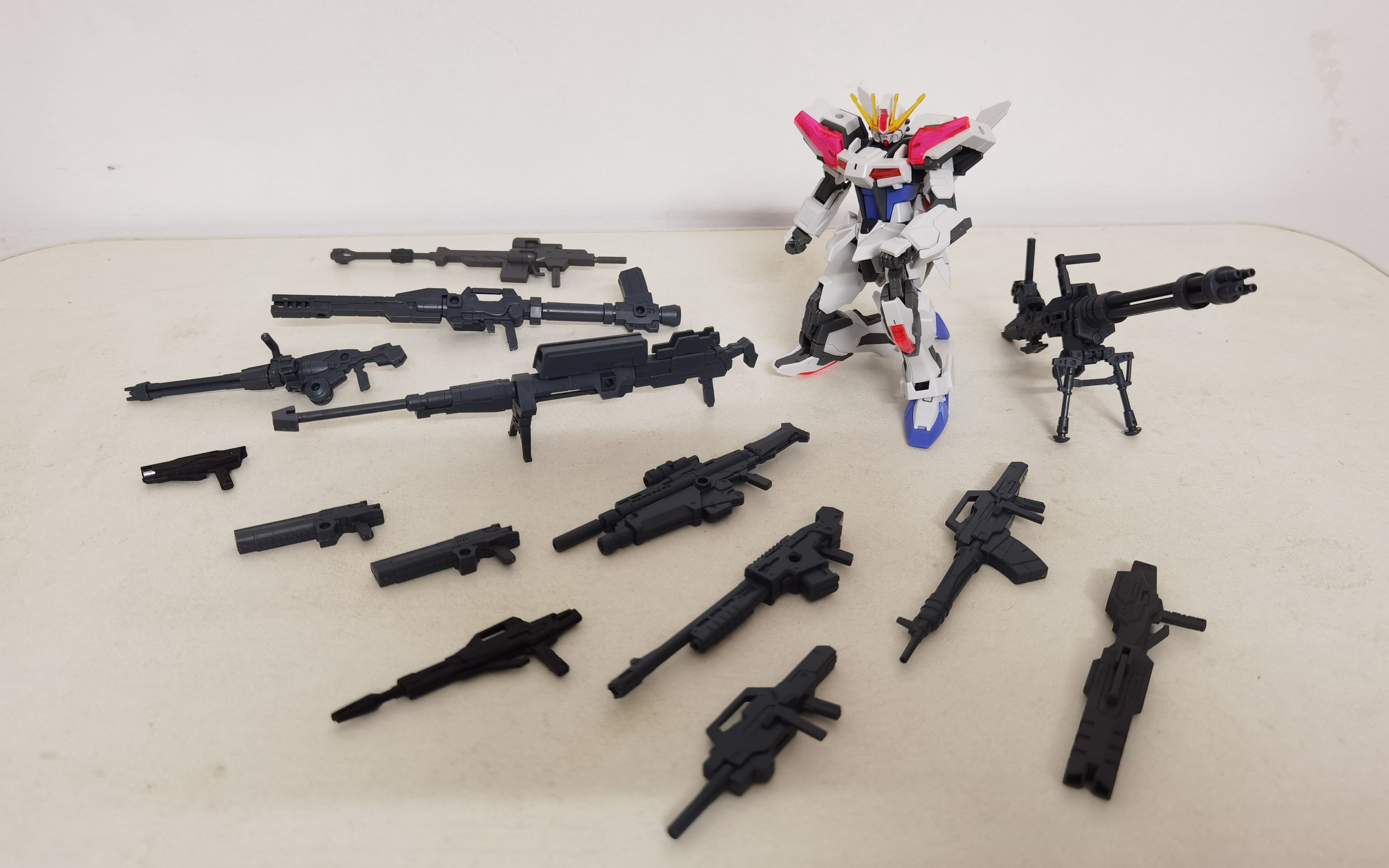 【各种高达枪械射击武器姿势分享】万代eg 高达创战者元宇宙 创制强袭