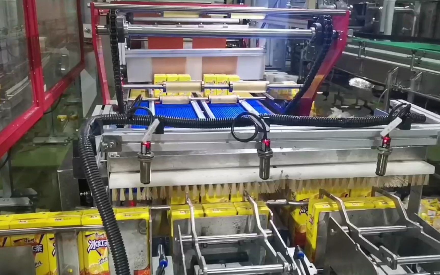 冰红茶饮料碳酸饮品绿茶矿泉水瓶装膜包机全自动打包机设备