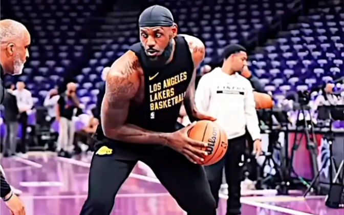 够标准吗?超清慢动作看詹姆斯投篮姿势,你学会了吗?