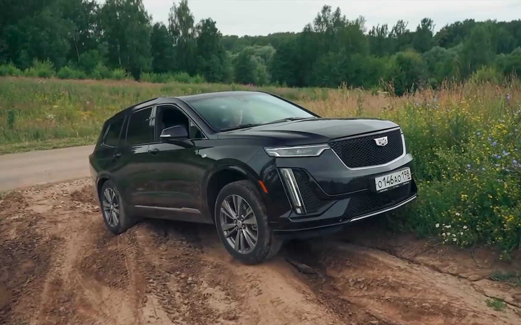 奥迪q5跟凯迪拉克xt6越野对比,同样都是适时四驱,差距却那么大