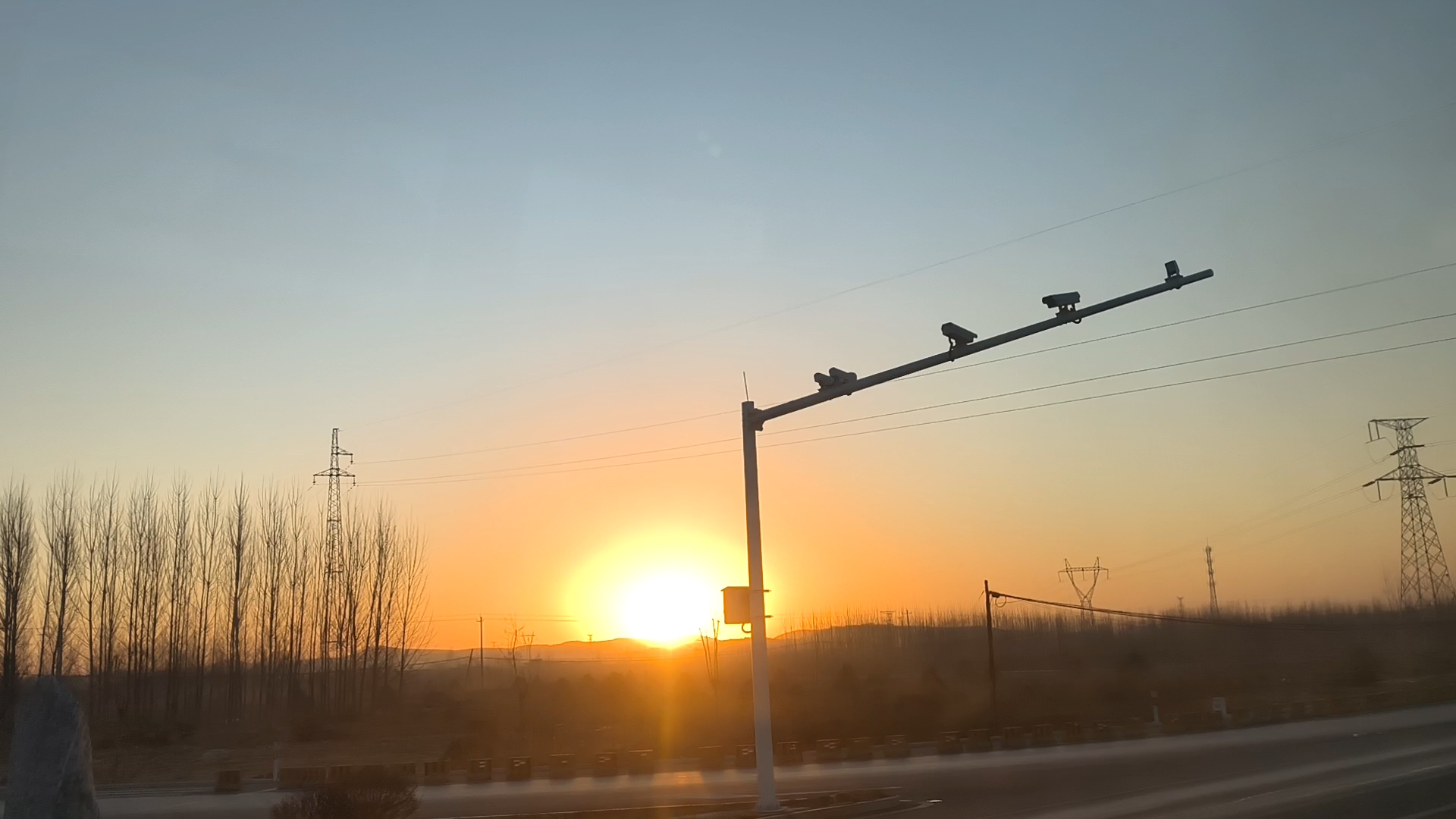 [图]美丽的日出 年后清晨出发的☀