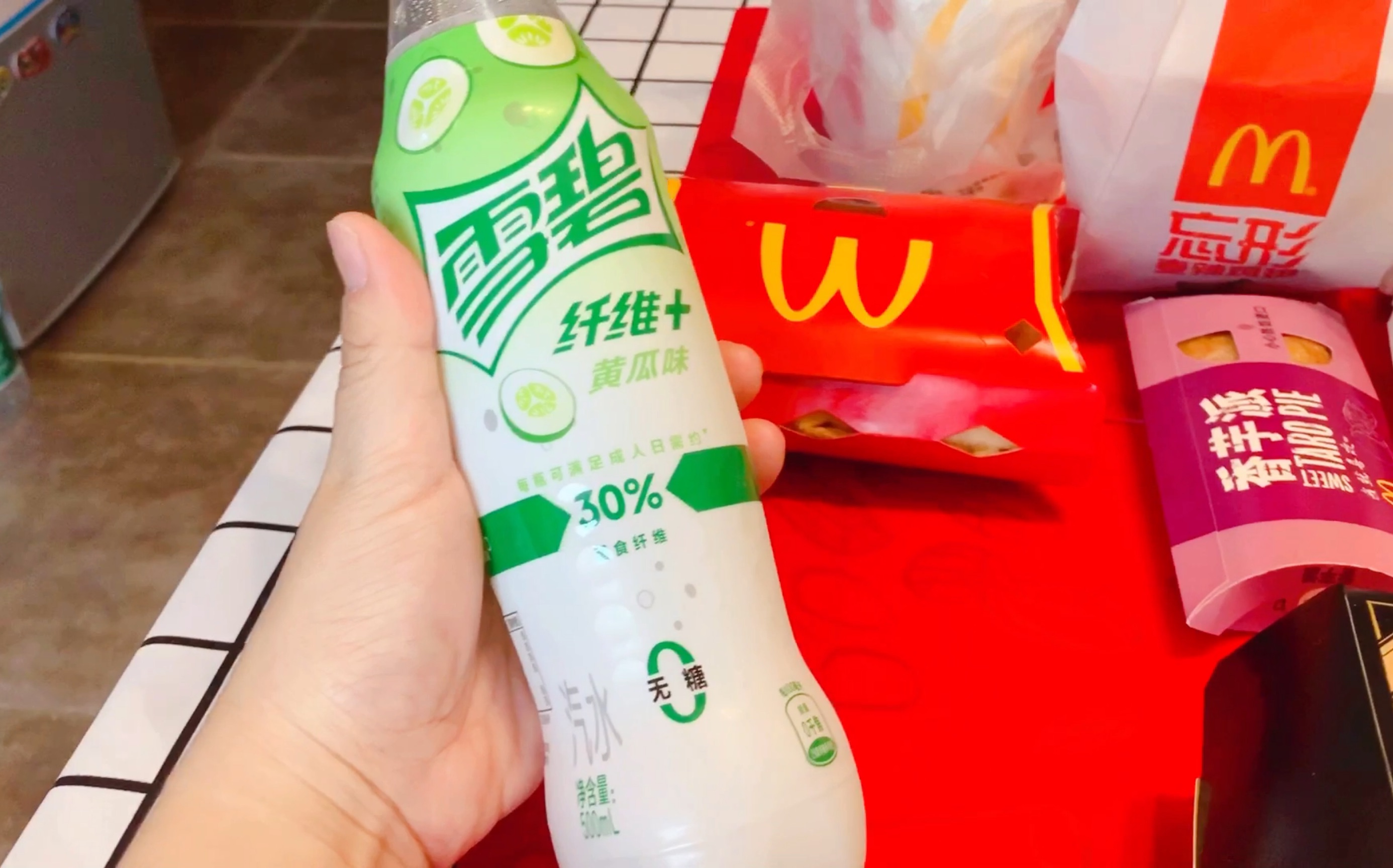 试吃 | 麦当劳黑金安格斯厚牛芝士汉堡 | 雪碧新口味黄瓜味