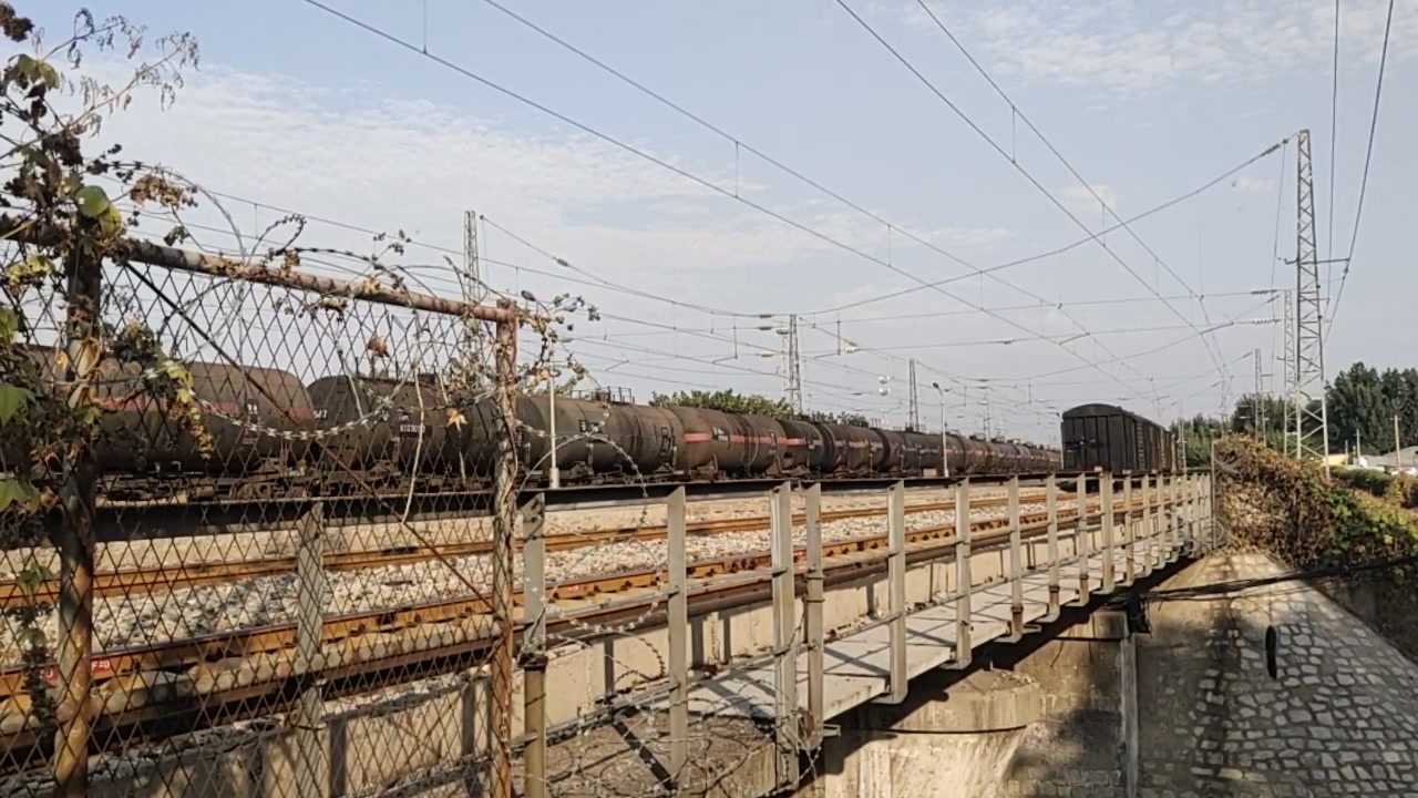 油龙大列胶济线周村站通过!