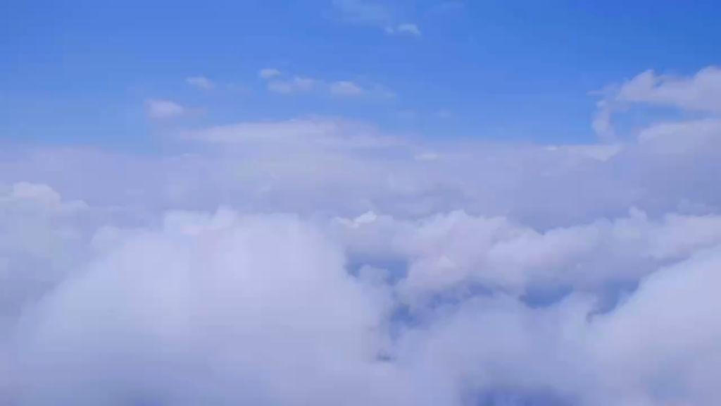 大疆无人机穿云