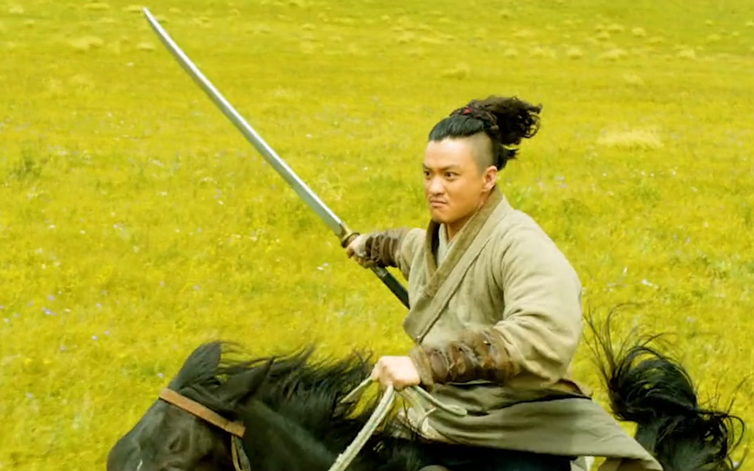 这tm才叫武力值天花板,加钱居士一把苗刀所向披靡,一人干掉一队骑兵