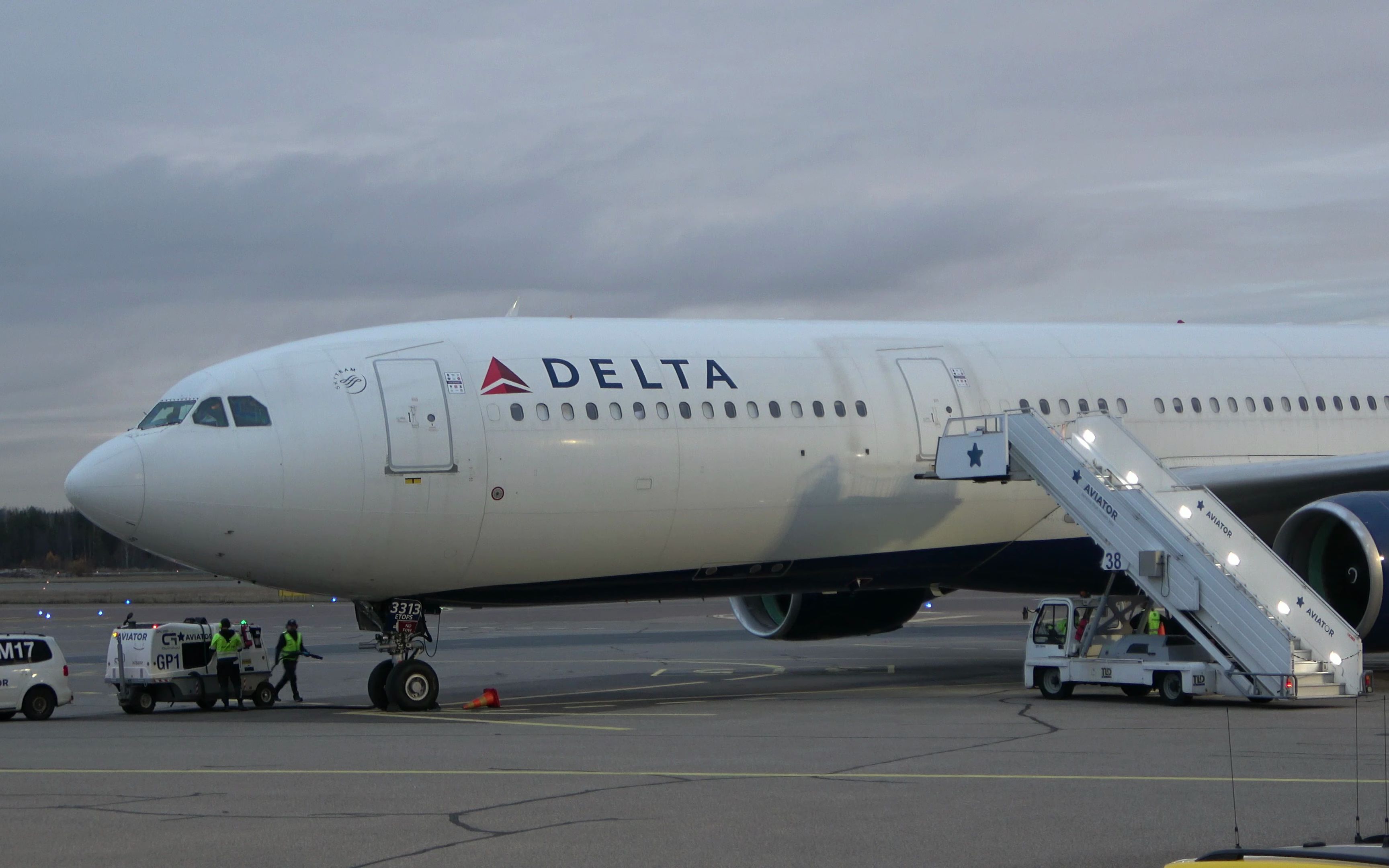 delta a330-323 n813nw|赫尔辛基-万塔机场