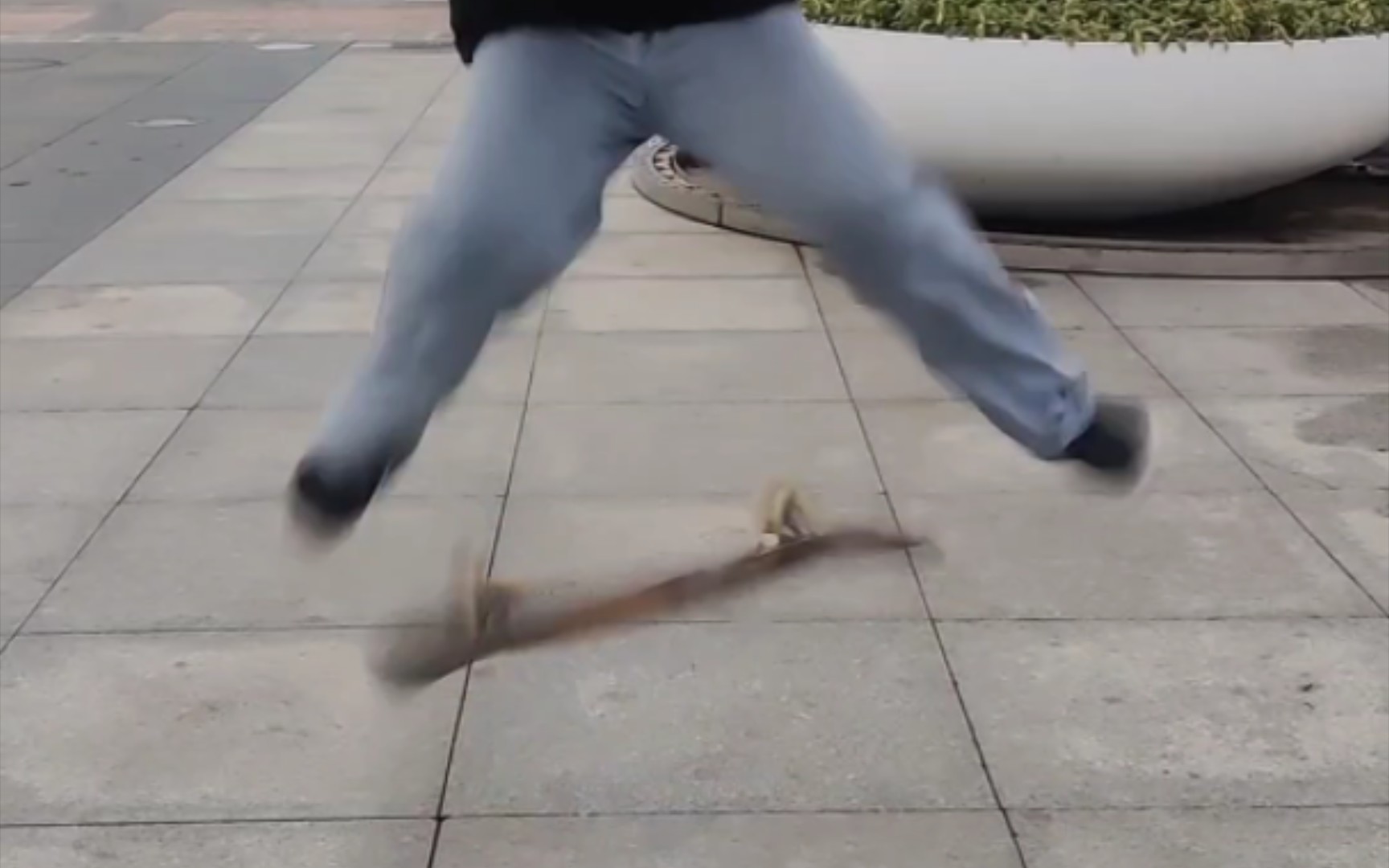 【晓夜】小伙子的尖翻kickflip越来越稳咯.#滑板 #滑板日常 #无锡滑板