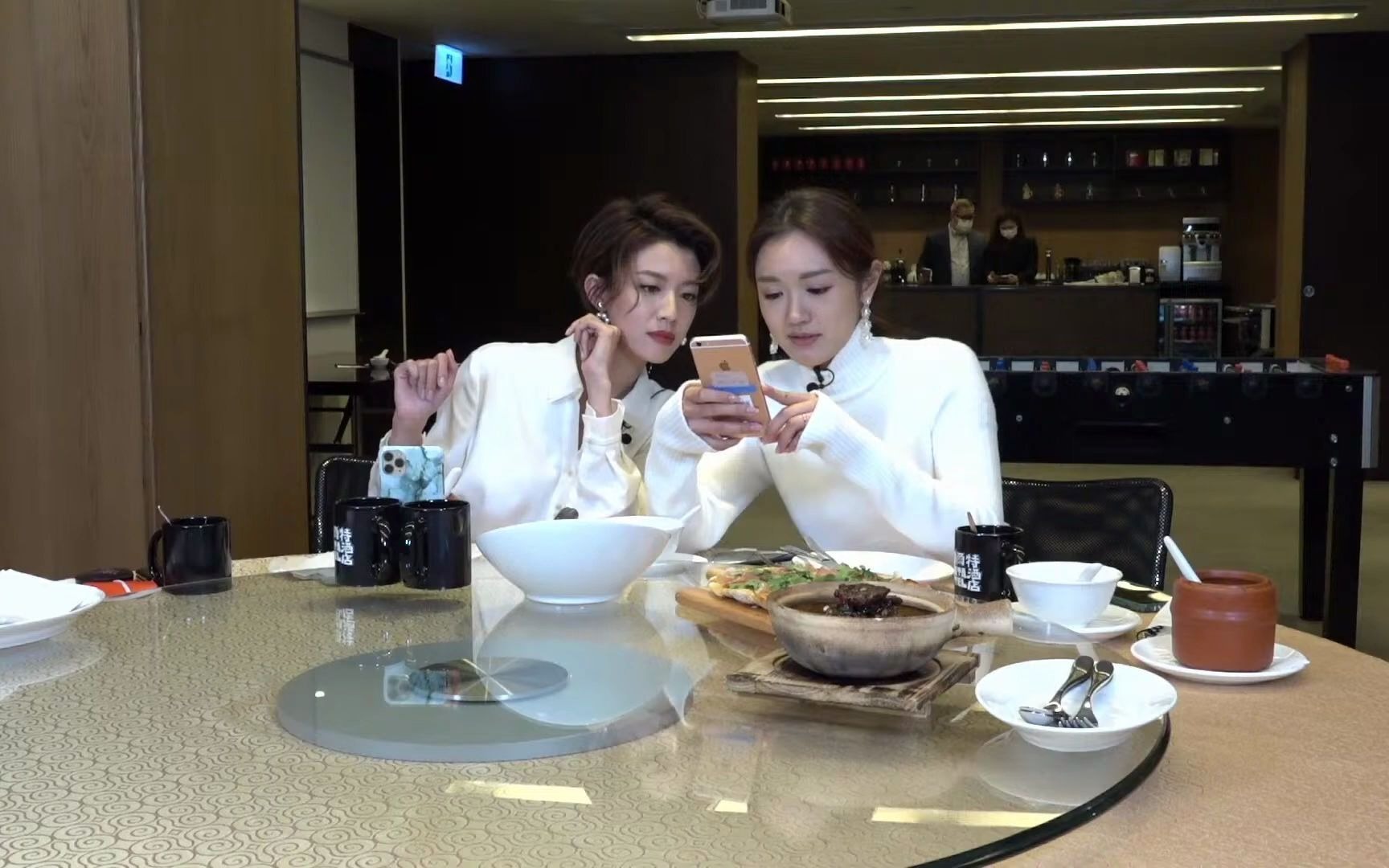 使徒行者3蔡思贝张宝儿饭局