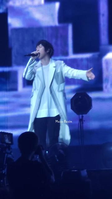 强989969♀15 又幸福了 听莎莎甜美和声和陈信宏一起看星空了