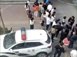 Download Video: 河南周口有人“当街杀人”？ 警方通报：致两死一伤，犯罪嫌疑人畏罪自杀