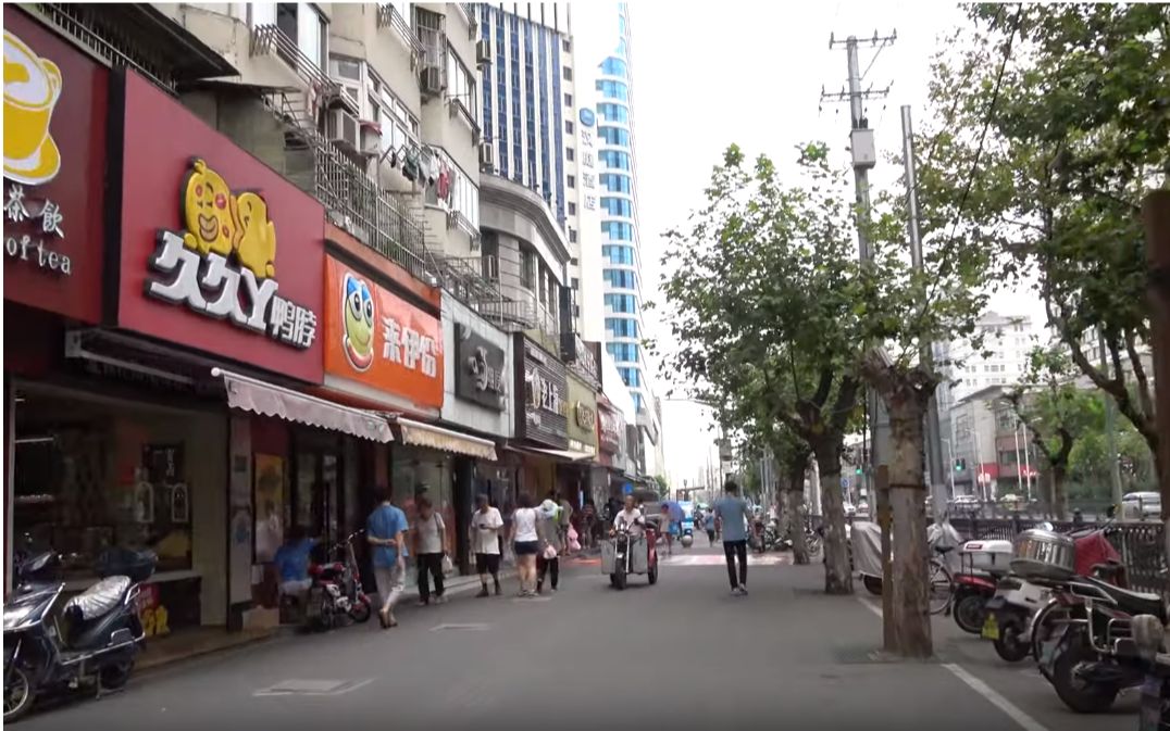 控江路步行街拍本溪路至江浦路杨浦区上海十一