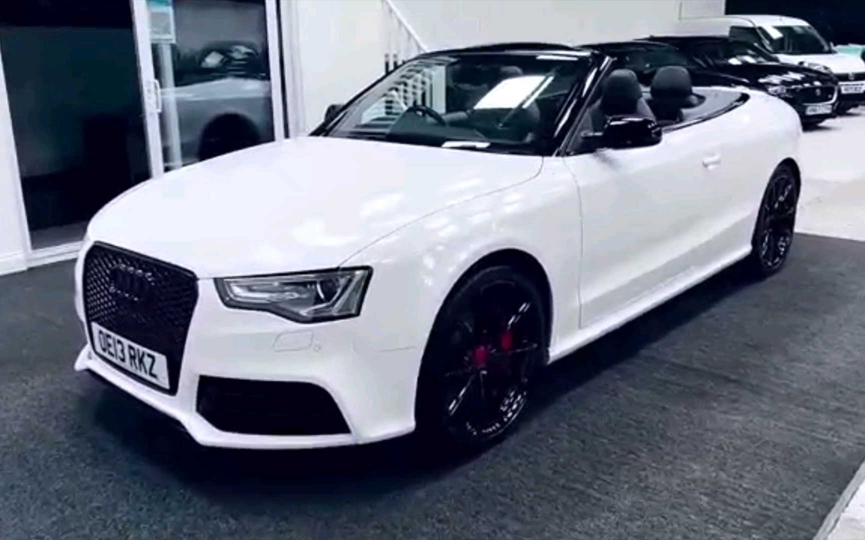 奥迪rs5 4.2fsi v8敞篷车 红车顶外观和内饰