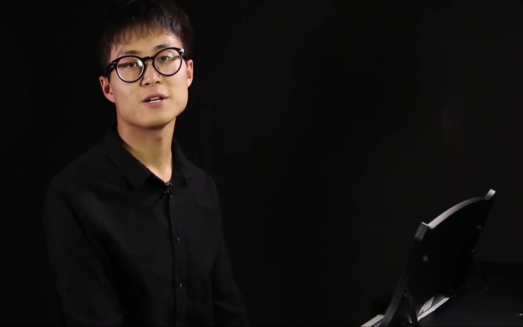 【钢琴一看就会】钢琴入门小贝教你弹钢琴4 演奏《荷塘月色》_哔哩