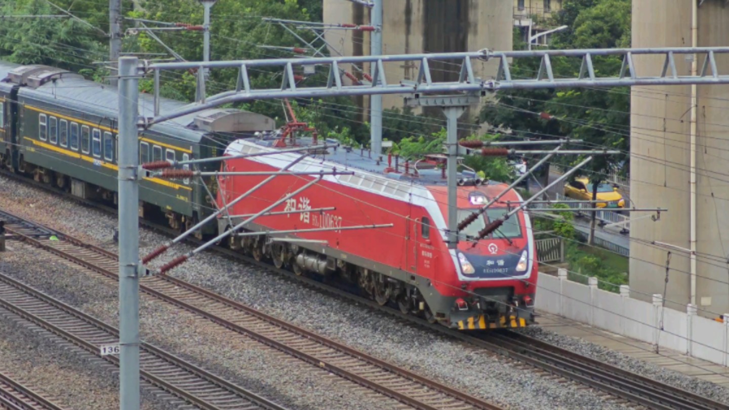 【白宫拍车】郑局郑段hxd1d0637牵引k2665临汾—苏州通过,南京站停车.