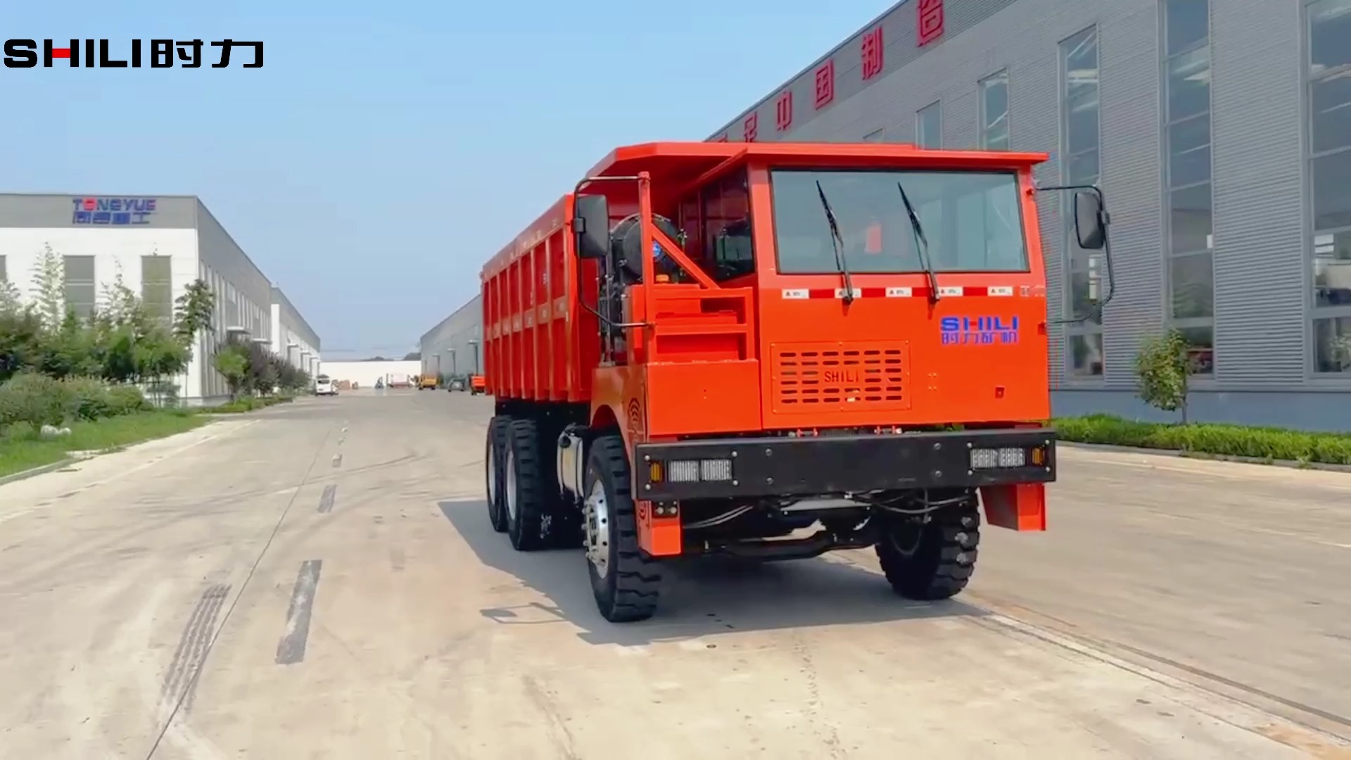 时力矿山35吨矿用自卸车强势出征,承载力强,高效运输.