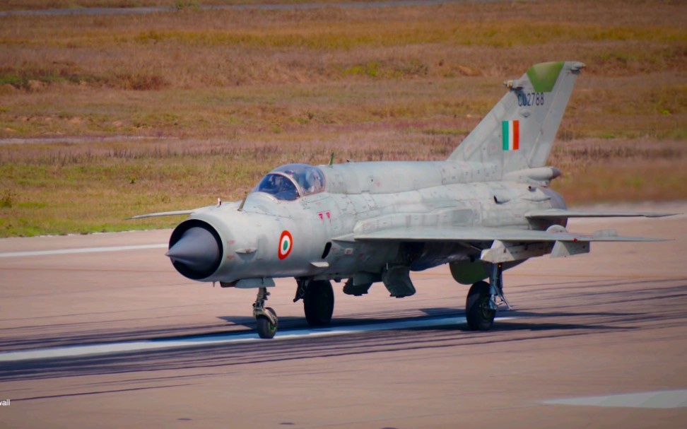 【军事】印度空军米格-21bison战斗机起飞_哔哩哔哩_bilibili