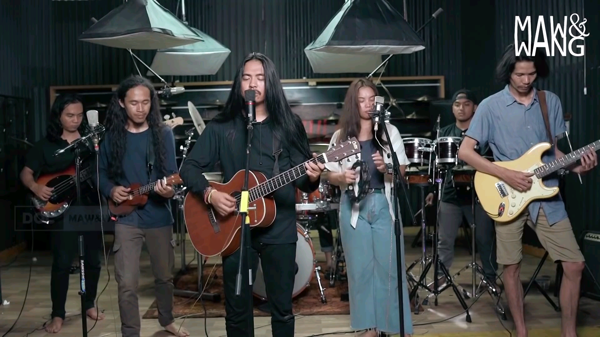 [图]【极度上头】印尼洗脑神曲 MAW & WANG - KASIH SAYANG KEPADA ORANG TUA ( LIVE AT NEBULAE )