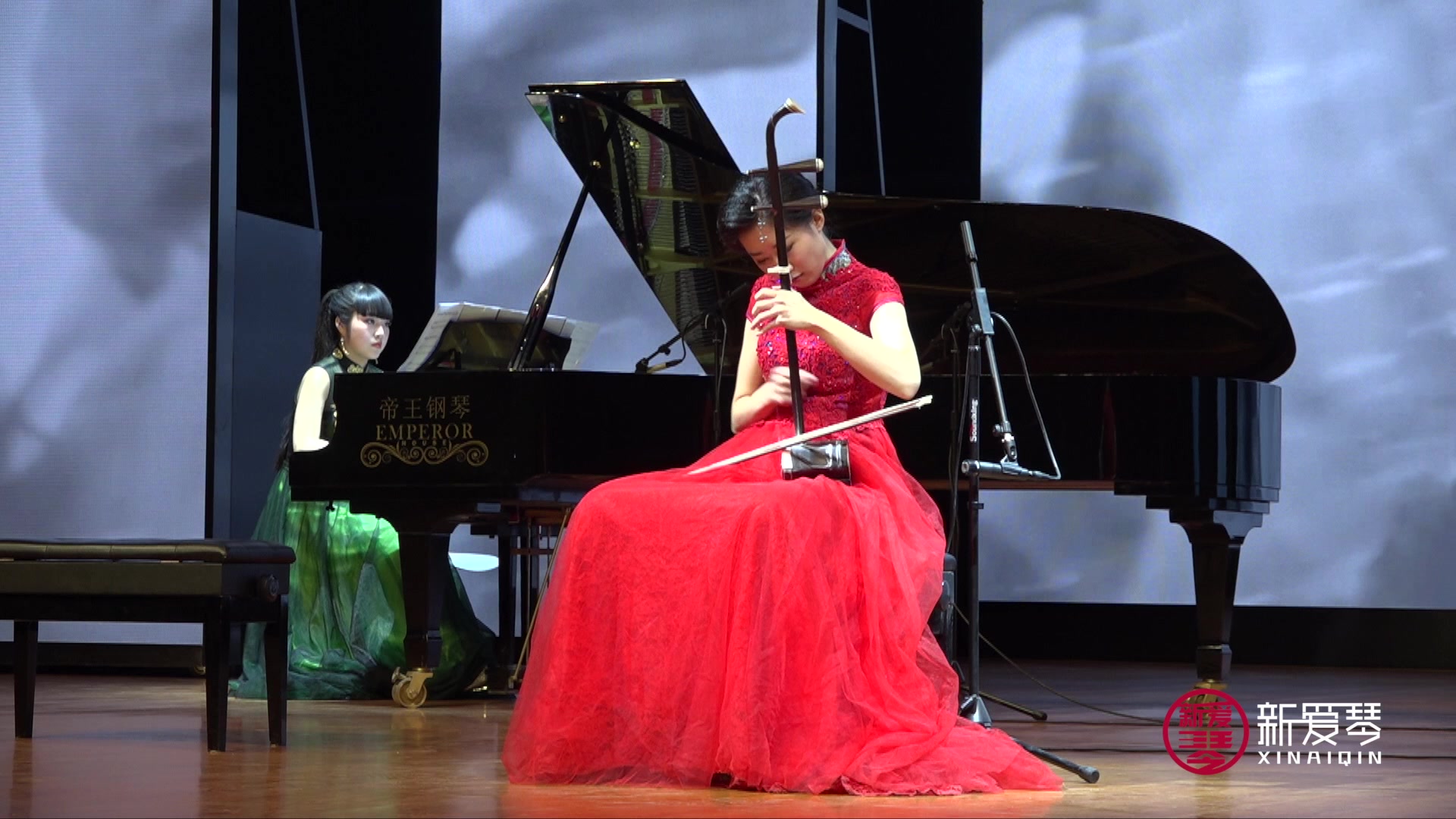 二胡钢琴合奏赛马呈现万马奔腾烈马嘶叫