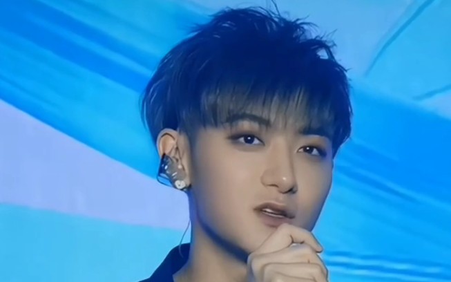 黄子韬颜值好神奇,说帅就帅,一下帅回exo时期