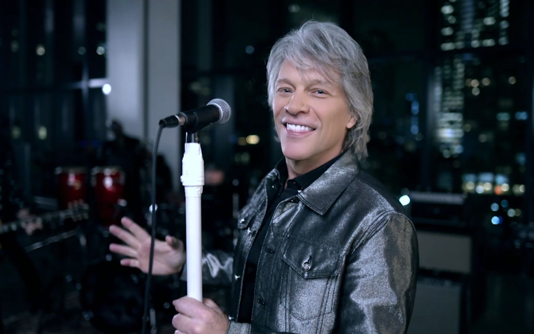 57岁邦乔维新歌《limitless》太燃,摇滚教父越玩越年轻