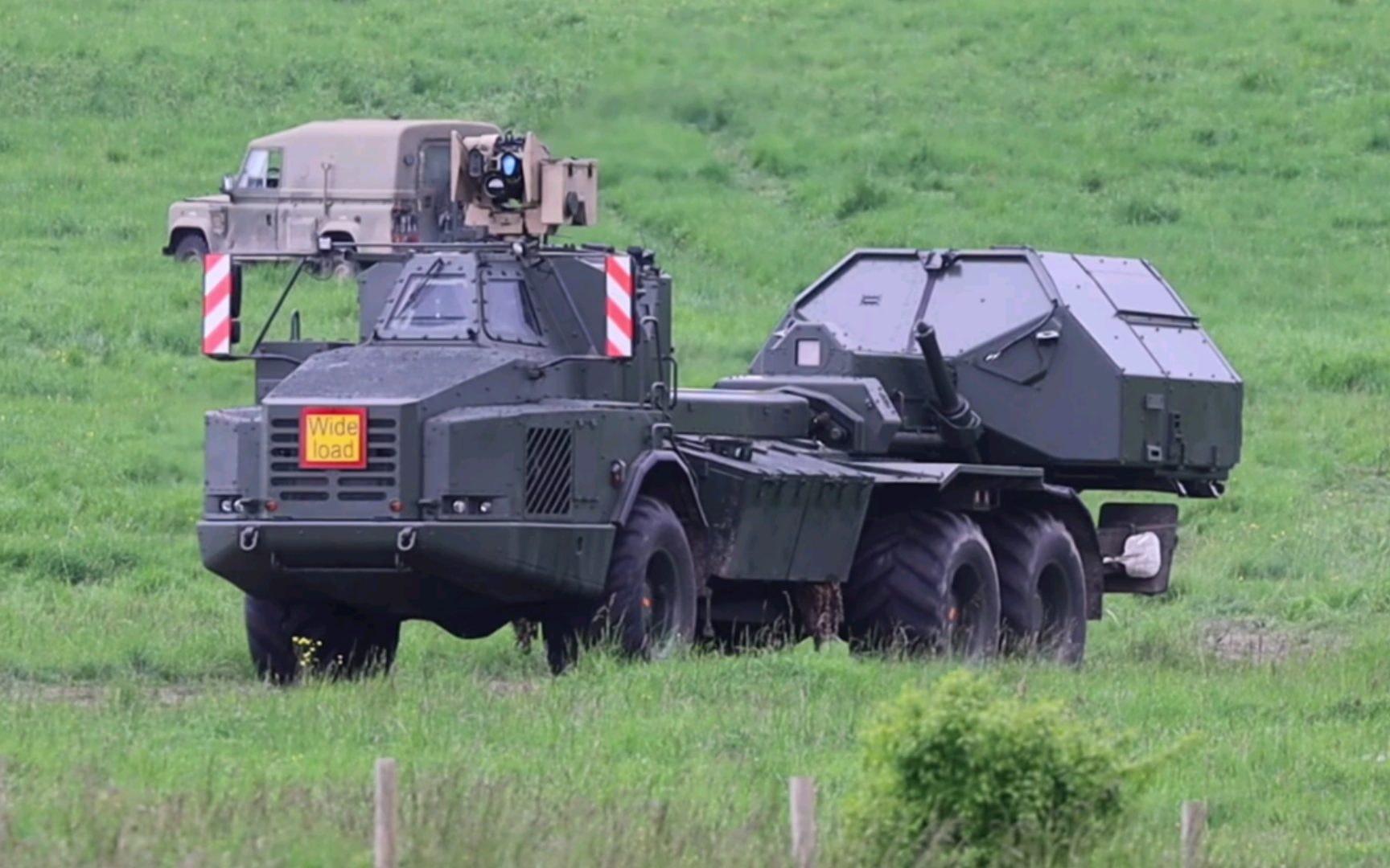 【英国陆军】英国陆军"弓箭手"(archer)轮式自行火炮进行移动 模拟