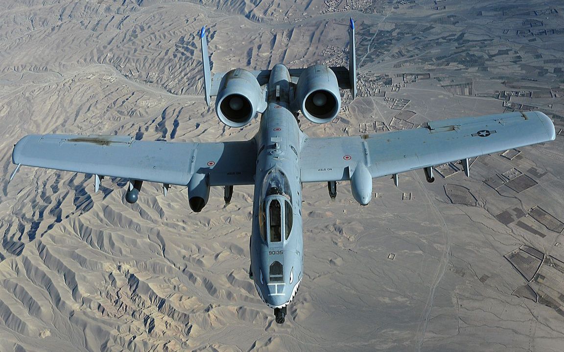 a-10攻击机火力有多猛?子弹比可乐瓶还大,名副其实高空加特林
