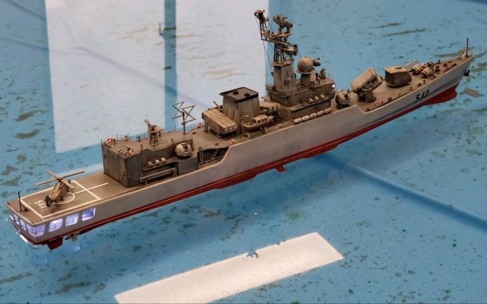 淮南号导弹护卫舰下水!260比例灯光转炮发烟功能都制作出来