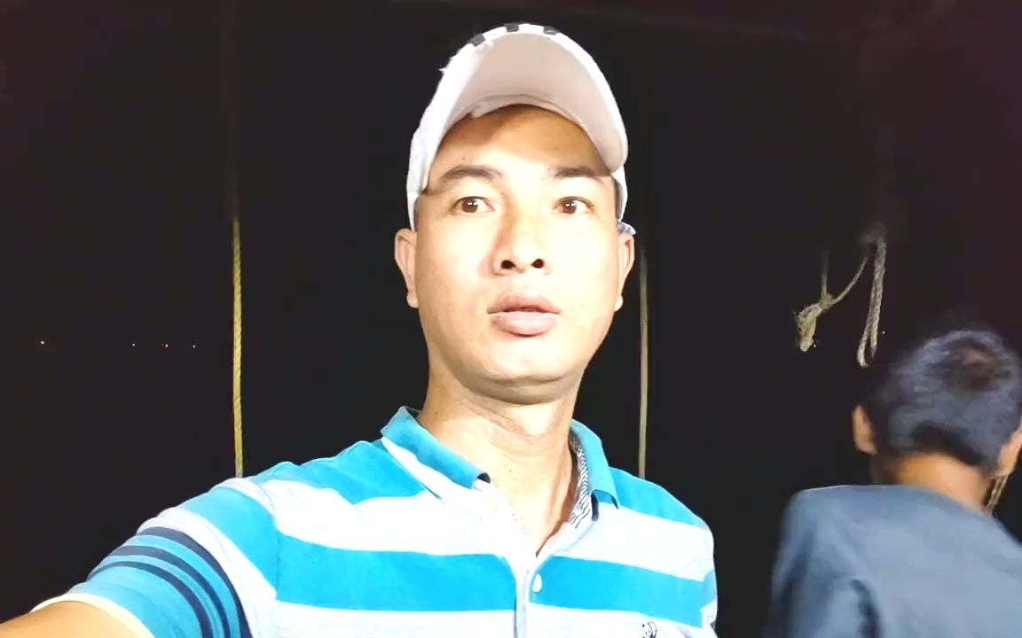 深圳杨俊豪帅哥880包网,拉起网后全是一堆硬壳虾,这种海货太牛x