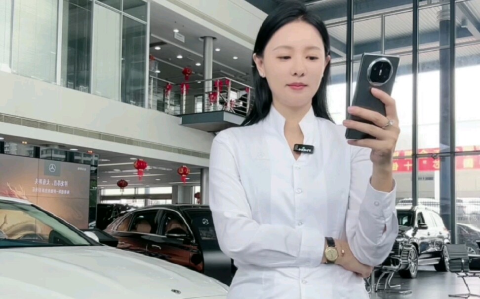 【奔驰女销售】又成熟又年轻的小姐姐.