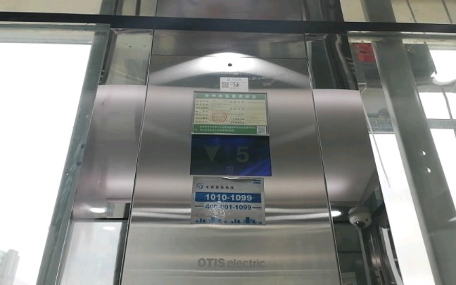 喜盈门家具城的西子奥的斯机电观光电梯oh5000