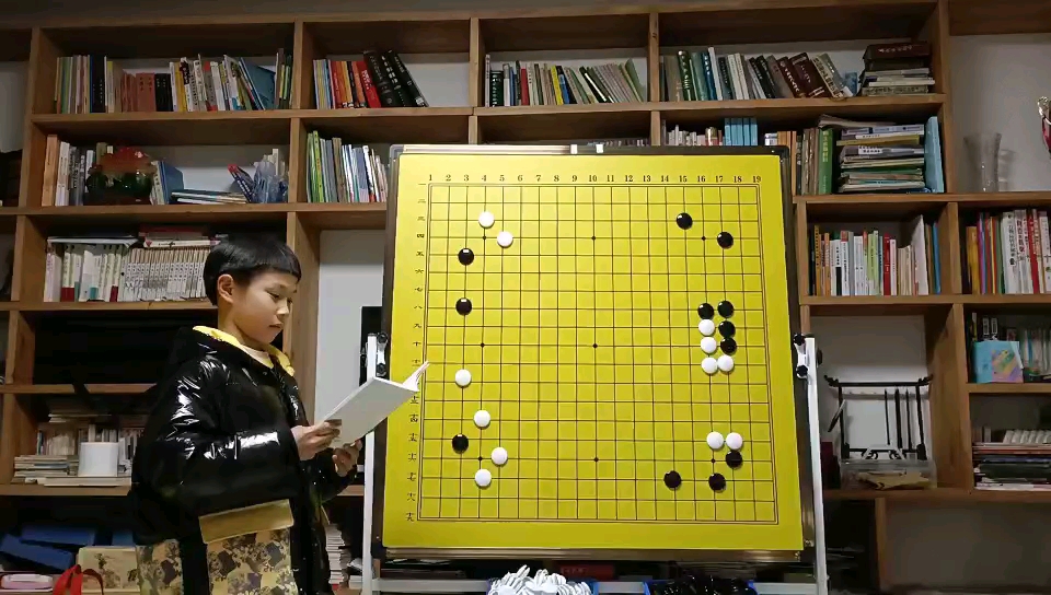 围棋高段班学生听课小结:利用断点来腾挪桌游棋牌热门视频