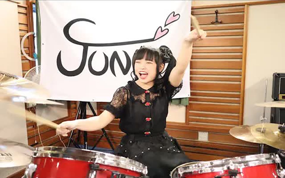 [图]【 JUNNA 】 I Was Born To Love You Queen - Drum Cover