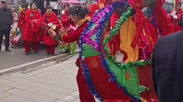 [图]庆贺新年划彩船推车赶会