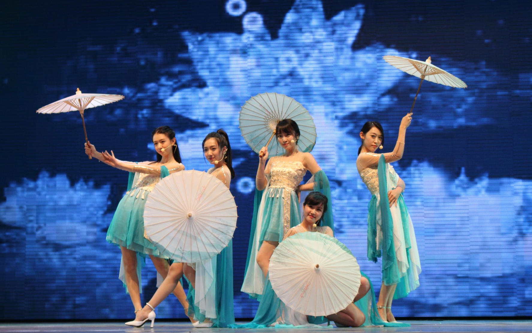 《健身总动员》巅峰对决群星嘉年华 七朵组合《青蛇》高糊先行版_哔哩