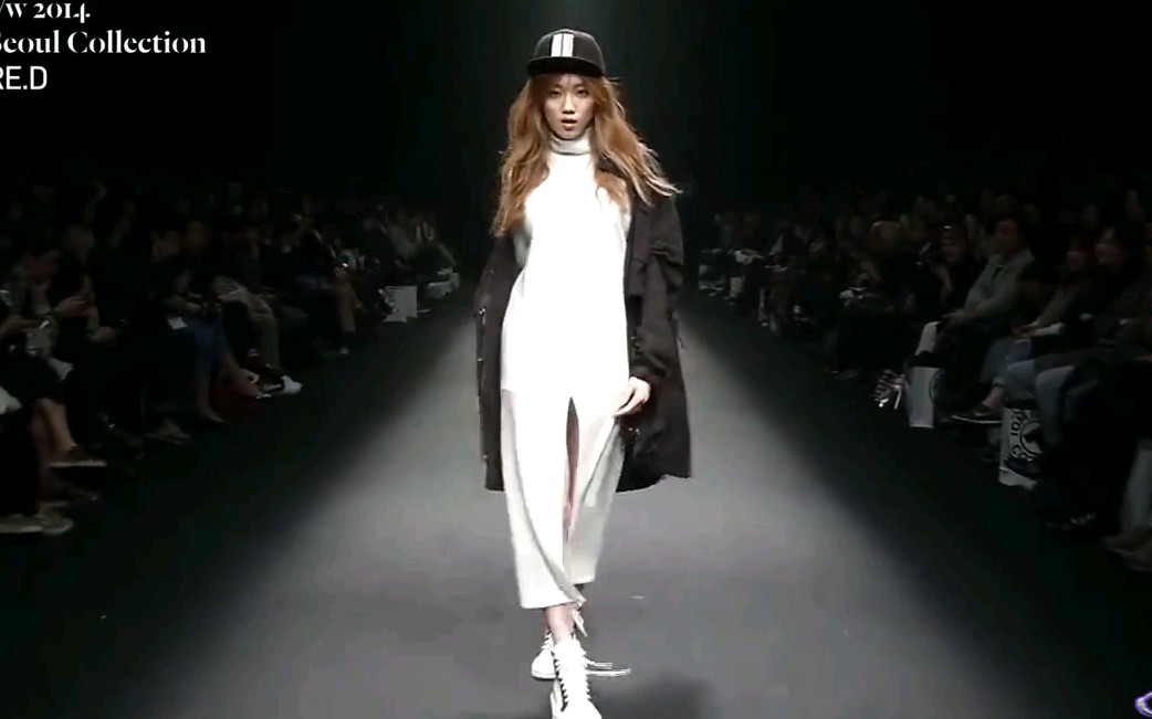 李圣经inyourareat台上霸气自信又美丽的姐姐