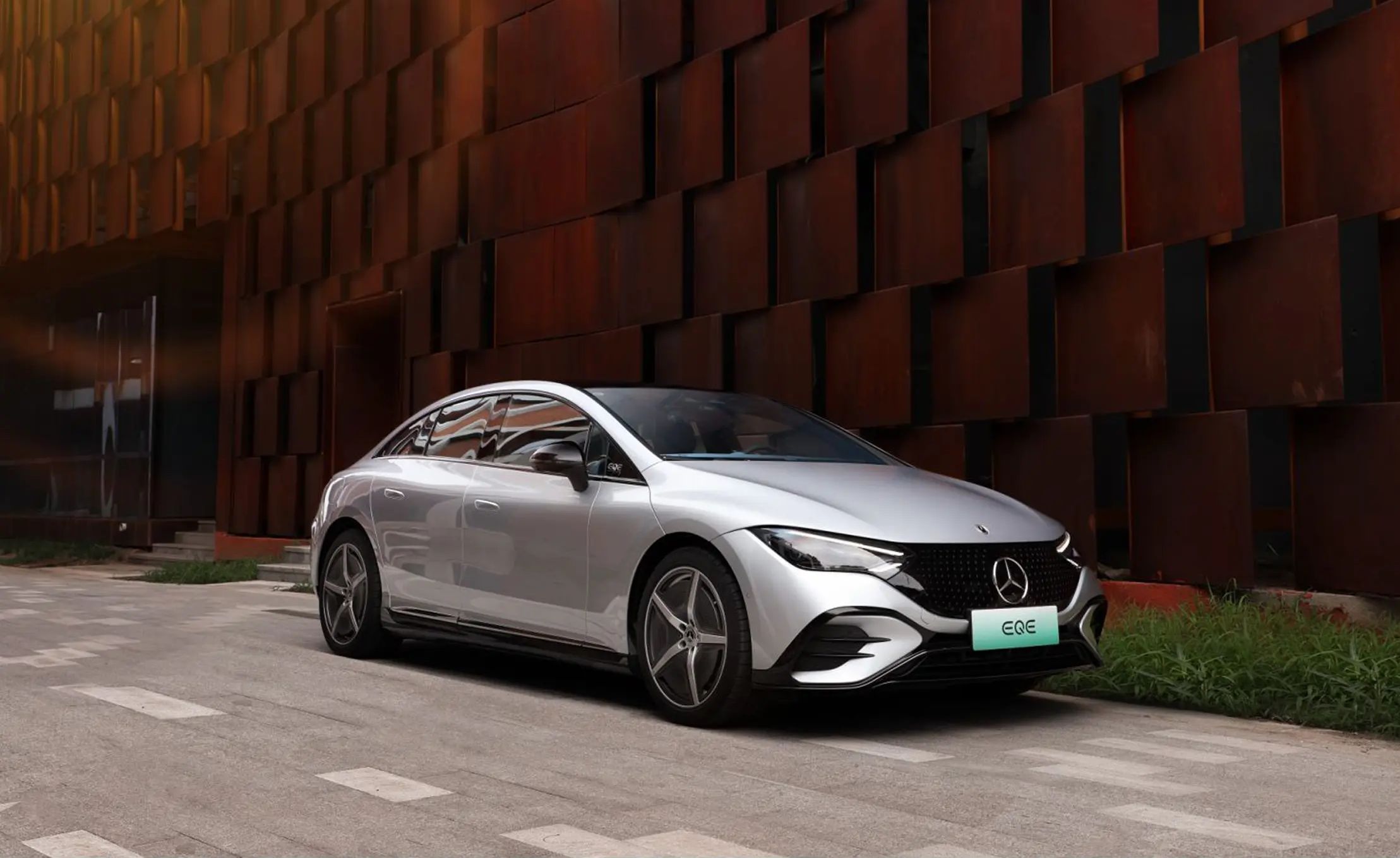 第一视角试驾奔驰eqe