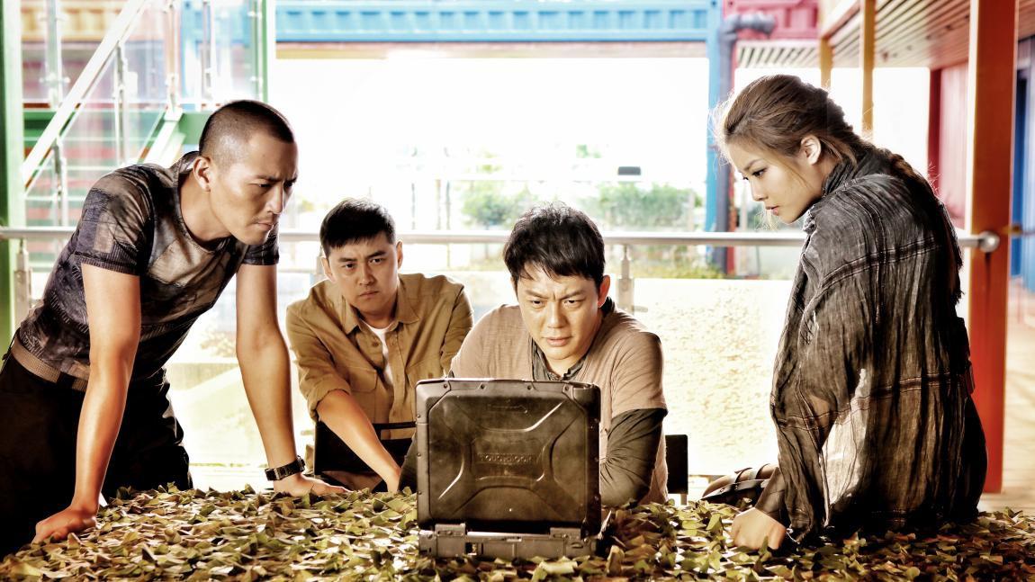 特种兵归来4替身疑云 美女下手真的狠 一枪三人,够狠啊