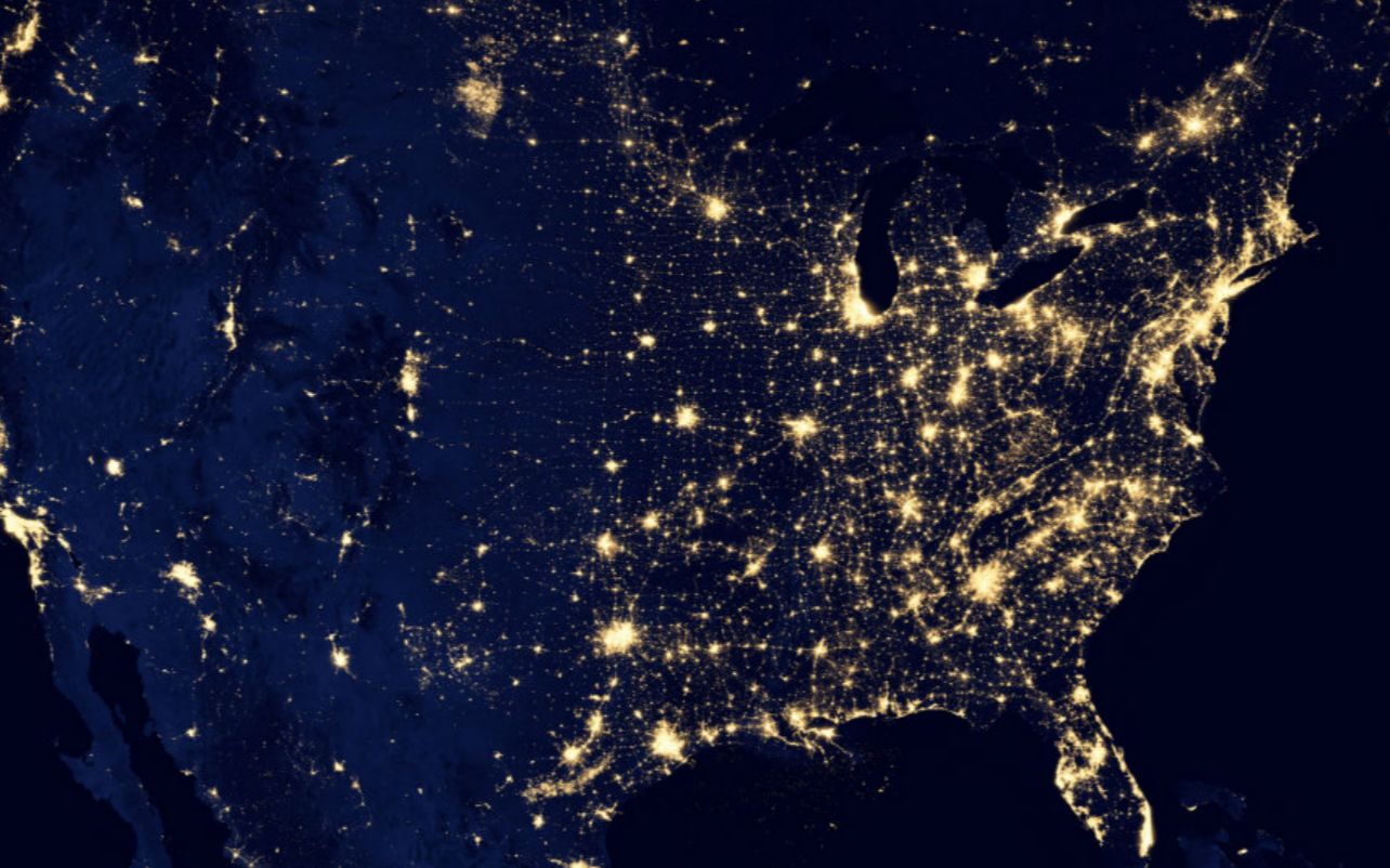 中国与美国相比有哪些不同和差距呢?看夜景灯光卫星图