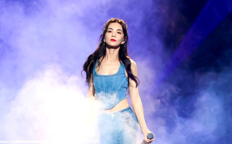 【陈嘉桦 ella】20230818 超级818汽车狂欢夜《来个蹦蹦》 采访