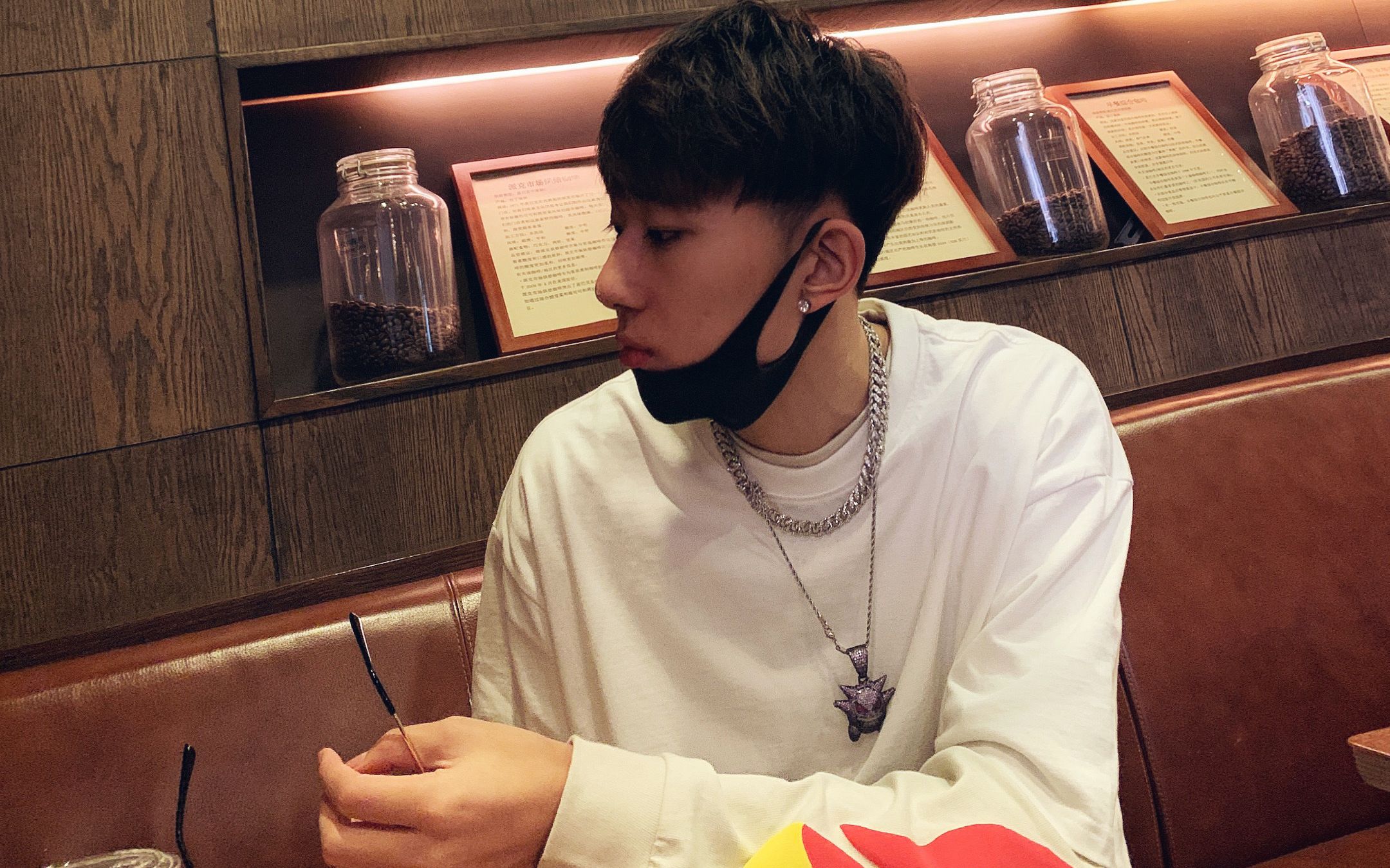 俣这个字念yǔ!沙滩排球运动员刘俣呈因殴打网红女友被刑拘