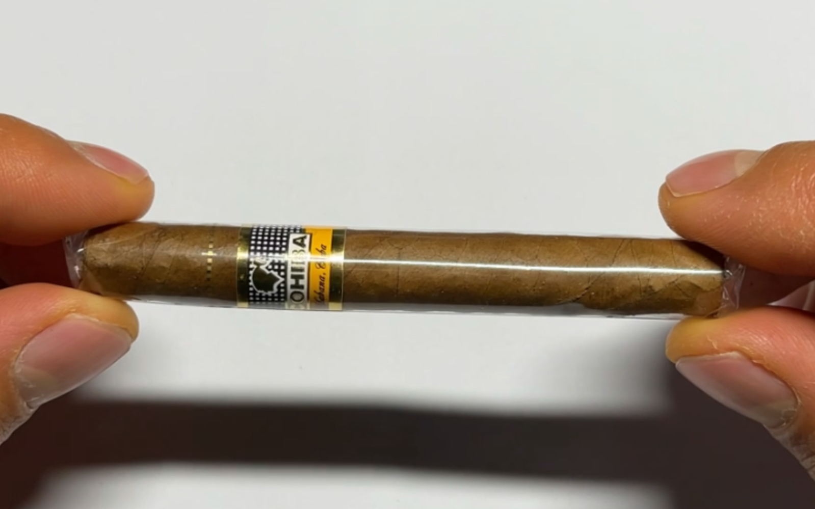 我们来拆一支高希霸短号,看看是不是碎烟叶!_哔哩哔哩_bilibili