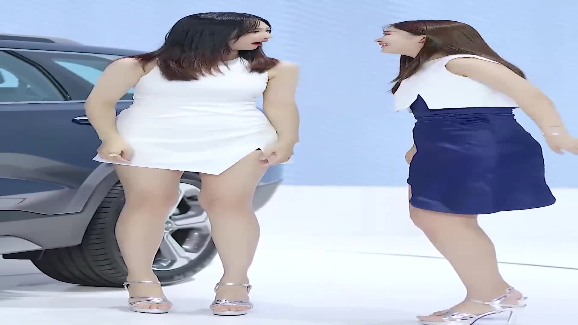 很哇塞的小姐姐 #高颜值美女 真好玩#大长腿 #车模小姐姐